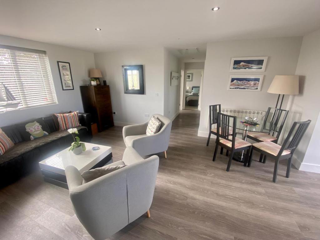 2 Bedroom Cottage Sleeps 4 With Hot-Tub, & Shared Pool Use Sennen Buitenkant foto