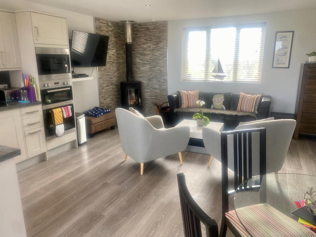 2 Bedroom Cottage Sleeps 4 With Hot-Tub, & Shared Pool Use Sennen Buitenkant foto