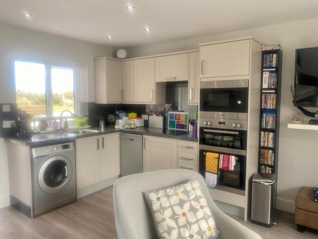 2 Bedroom Cottage Sleeps 4 With Hot-Tub, & Shared Pool Use Sennen Buitenkant foto