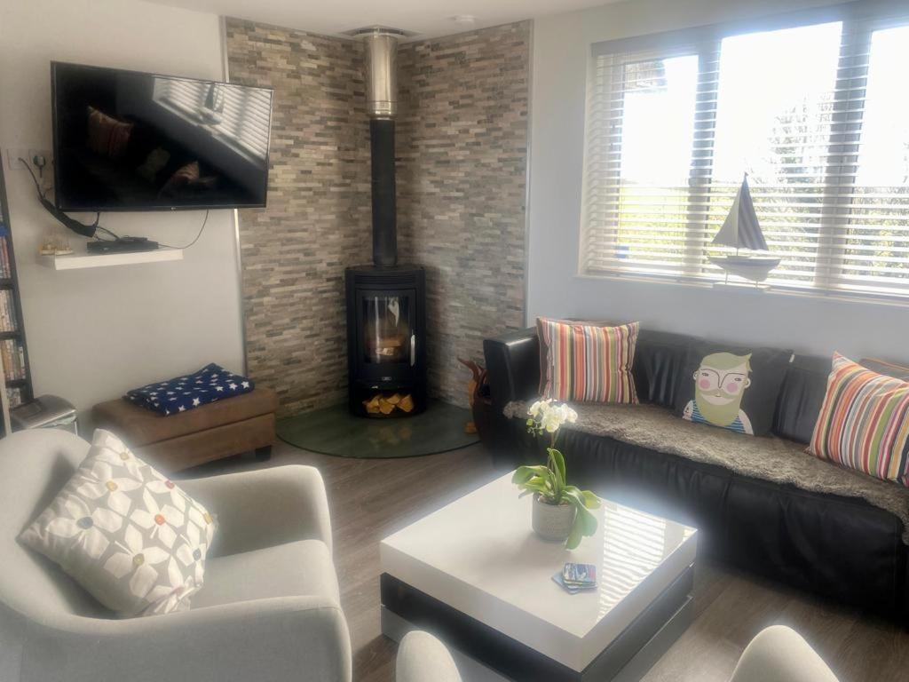 2 Bedroom Cottage Sleeps 4 With Hot-Tub, & Shared Pool Use Sennen Buitenkant foto
