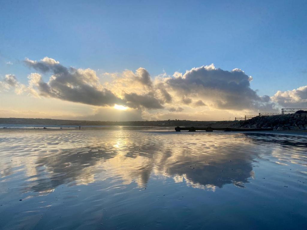 2 Bedroom Cottage Sleeps 4 With Hot-Tub, & Shared Pool Use Sennen Buitenkant foto