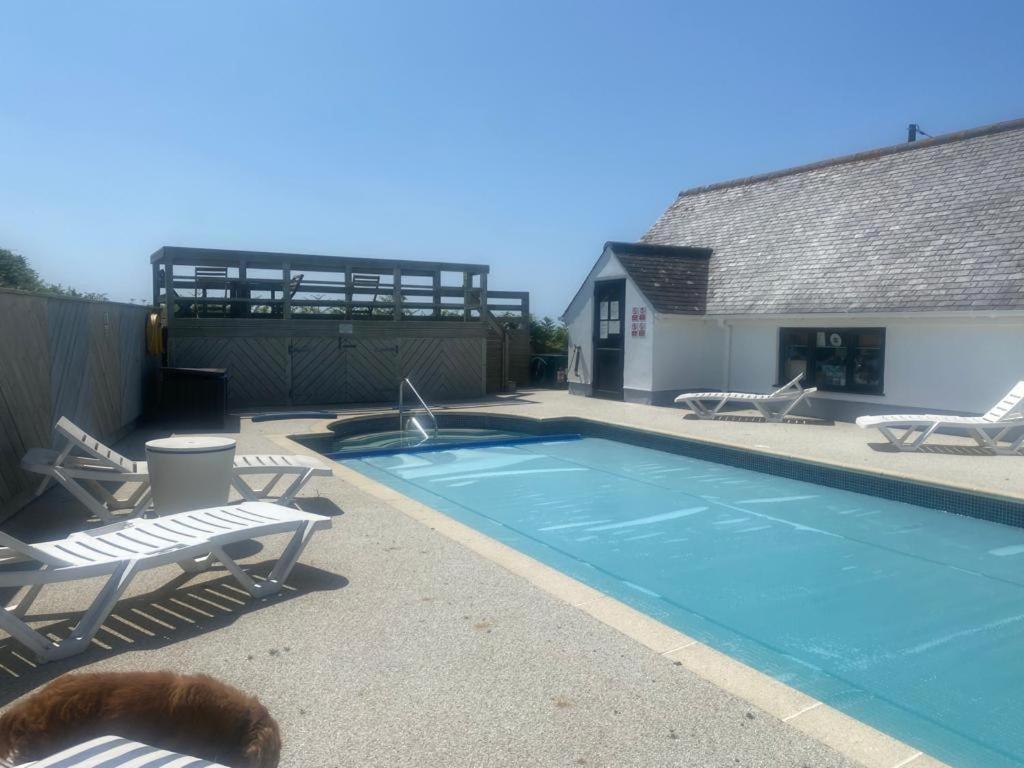 2 Bedroom Cottage Sleeps 4 With Hot-Tub, & Shared Pool Use Sennen Buitenkant foto