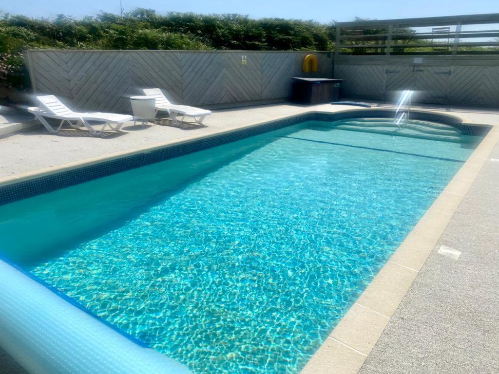 2 Bedroom Cottage Sleeps 4 With Hot-Tub, & Shared Pool Use Sennen Buitenkant foto